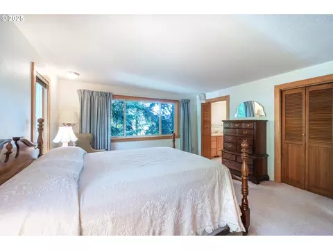 Bedroom - 1925 Sylvan St, Eugene, OR 97403 photo 9 of 10