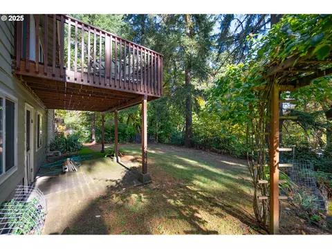 Exterior - 1925 Sylvan St, Eugene, OR 97403 photo 7 of 12