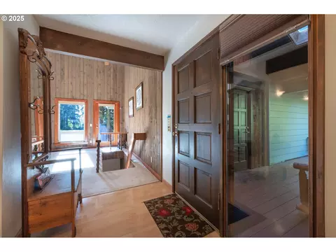 Entry Way - 1925 Sylvan St, Eugene, OR 97403 photo 1 of 2