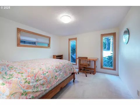 Bedroom - 1925 Sylvan St, Eugene, OR 97403 photo 1 of 10