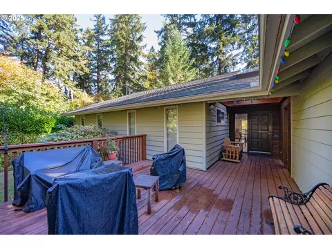 Exterior - 1925 Sylvan St, Eugene, OR 97403 photo 3 of 12