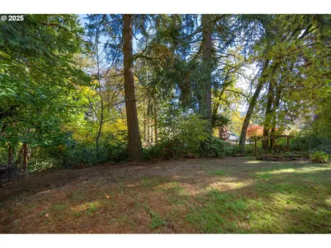 Exterior - 1925 Sylvan St, Eugene, OR 97403 photo 8 of 12