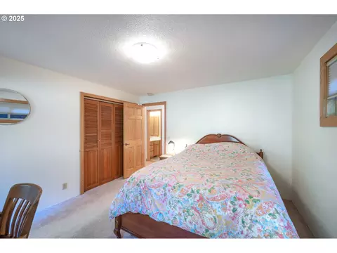 Bedroom - 1925 Sylvan St, Eugene, OR 97403 photo 2 of 10