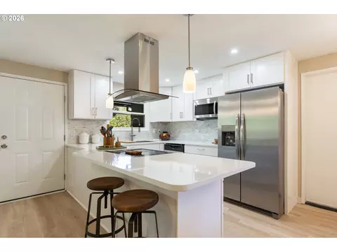 Kitchen - 280 NW 23rd St, Gresham, OR 97030 photo 3 of 7