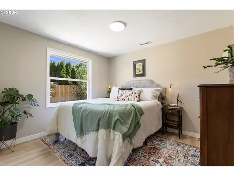 Bedroom - 280 NW 23rd St, Gresham, OR 97030 photo 1 of 4