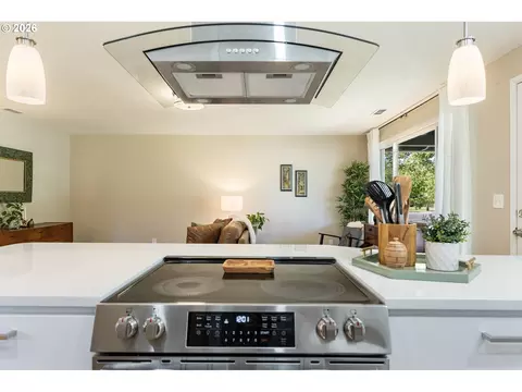 Kitchen - 280 NW 23rd St, Gresham, OR 97030 photo 7 of 7