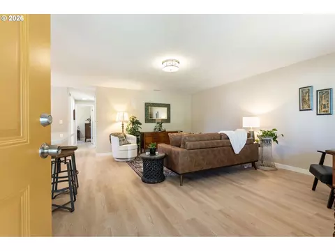 Entry Way - 280 NW 23rd St, Gresham, OR 97030 photo 1 of 1