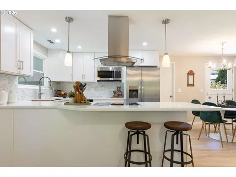 Kitchen - 280 NW 23rd St, Gresham, OR 97030 photo 1 of 7