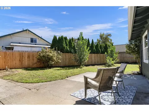 Exterior - 280 NW 23rd St, Gresham, OR 97030 photo 4 of 10