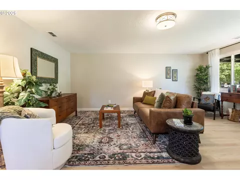 Living - 280 NW 23rd St, Gresham, OR 97030 photo 2 of 3