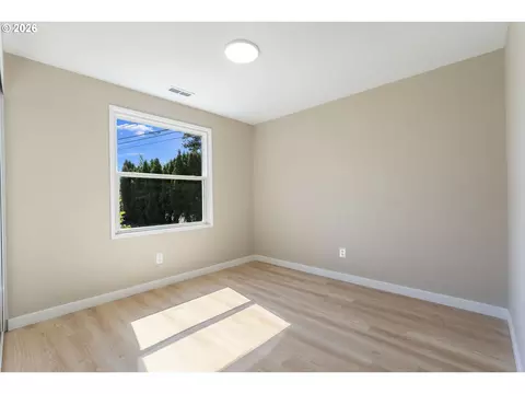 Bedroom - 280 NW 23rd St, Gresham, OR 97030 photo 4 of 4