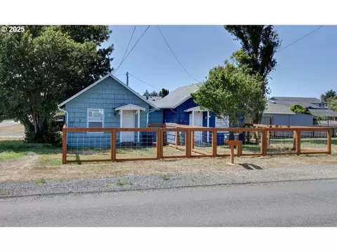 405 Washington Ave N #A & B, Long Beach, WA 98631