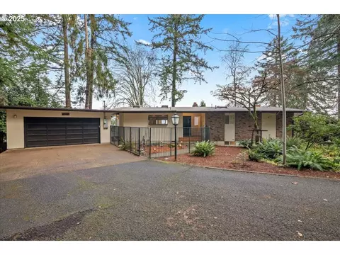 2369 Emerald Dr, Salem, OR 97304
