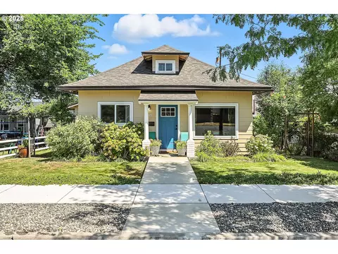 1005 E 11th St, The Dalles, OR 97058