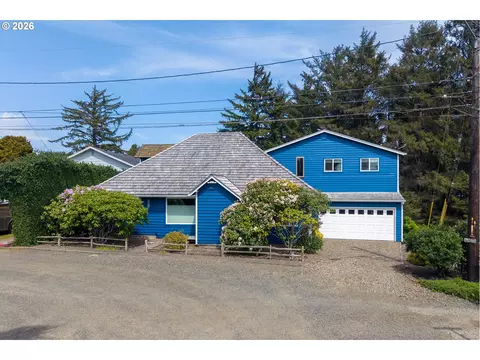 1127 S Pine St, Newport, OR 97365