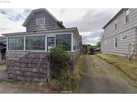245 12th Ave, Seaside, OR 97138