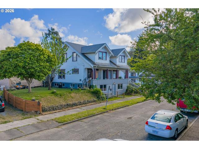 879 12 Donnelly Ave, Coos Bay, OR 97420