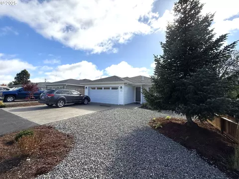 556 W First Ave, Sutherlin, OR 97479