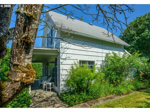 216 NE 10th St, Mcminnville, OR 97128