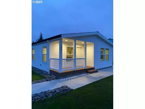 403 SEdgewood Ct, Castle Rock, WA 98611