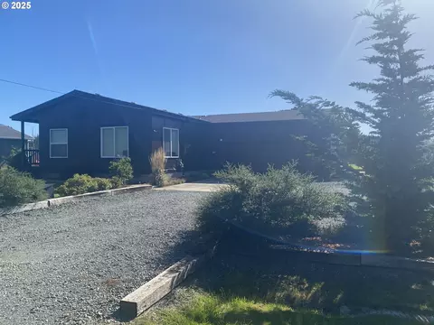 87882 Auction Barn Ln, Bandon, OR 97411