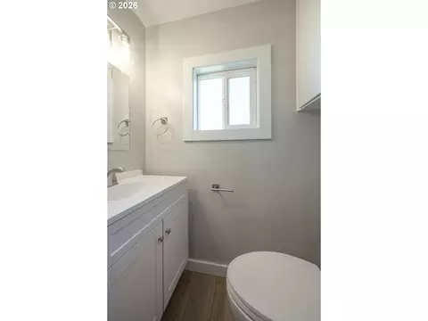 Bath - 672 51st St, Springfield, OR 97478 photo 2 of 2