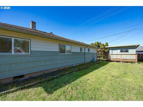 Exterior - 672 51st St, Springfield, OR 97478 photo 12 of 15