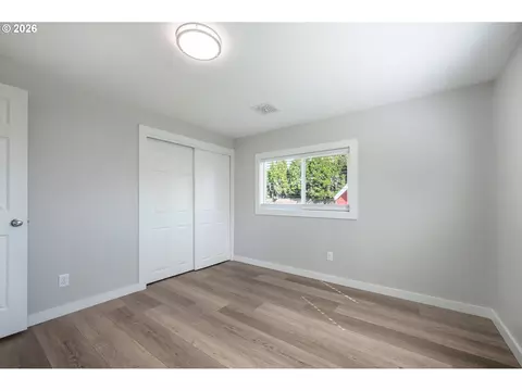 Bedroom - 672 51st St, Springfield, OR 97478 photo 5 of 7