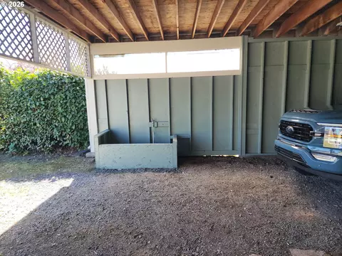 Exterior - 672 51st St, Springfield, OR 97478 photo 3 of 15