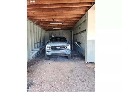 Exterior - 672 51st St, Springfield, OR 97478 photo 2 of 15