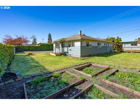 Exterior - 672 51st St, Springfield, OR 97478 photo 13 of 15