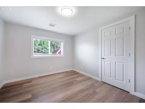 Bedroom - 672 51st St, Springfield, OR 97478 photo 7 of 7