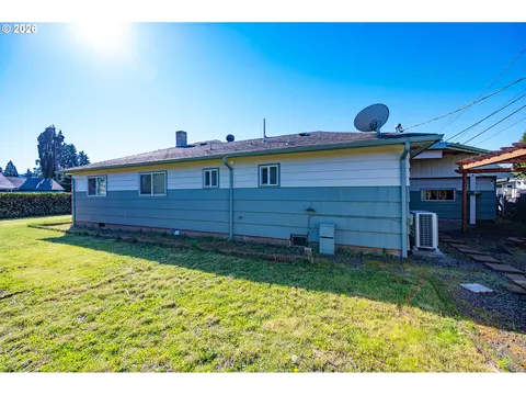 Exterior - 672 51st St, Springfield, OR 97478 photo 11 of 15