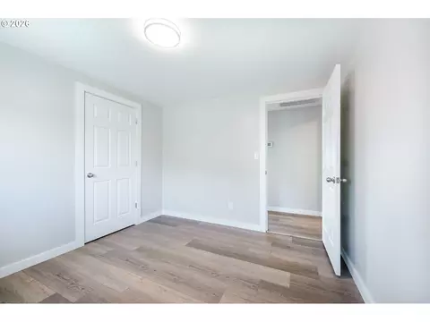 Bedroom - 672 51st St, Springfield, OR 97478 photo 6 of 7
