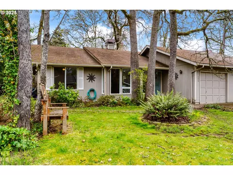 1698 Jean Ct, Eugene, OR 97402