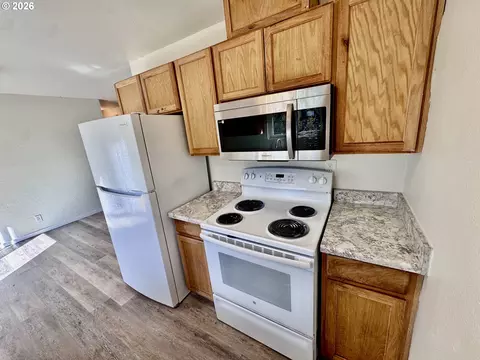 Kitchen - 3970 5 Marshall, Eugene, OR 97402 photo 4 of 6