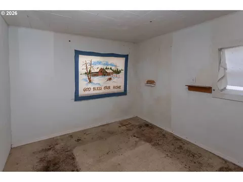 Bedroom - 51380 Preble Way, La Pine, OR 97739 photo 2 of 3