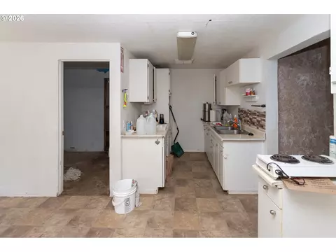 Kitchen - 51380 Preble Way, La Pine, OR 97739 photo 2 of 2