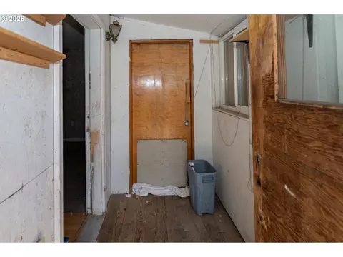 Entry Way - 51380 Preble Way, La Pine, OR 97739 photo 1 of 1