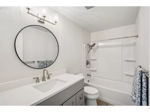 1505 Fetters Loop, Eugene, OR 97402 photo 3