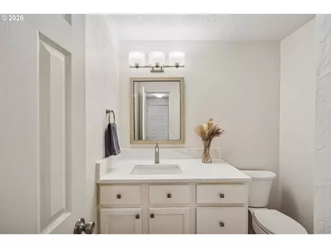 1505 Fetters Loop, Eugene, OR 97402 photo 5
