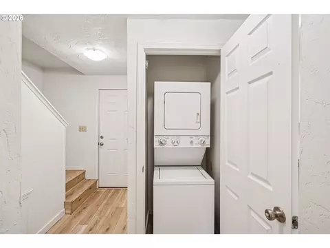 1505 Fetters Loop, Eugene, OR 97402 photo 6