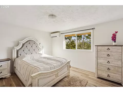1505 Fetters Loop, Eugene, OR 97402 photo 2