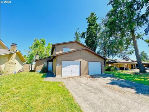 275 S 40th Pl, Springfield, OR 97478