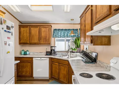Kitchen - 5335 Main St #157, Springfield, OR 97478 photo 2 of 3