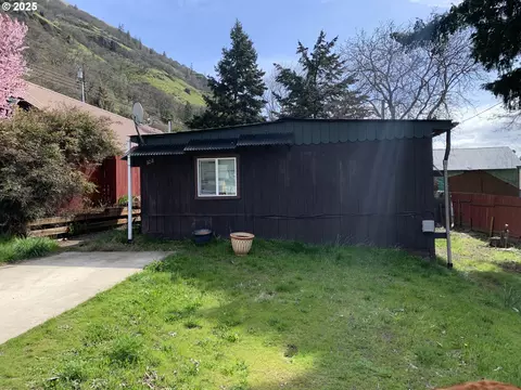 308 N Maple St, Bingen, WA 98605