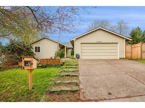 8452 SW Iroquois Dr, Tualatin, OR 97062