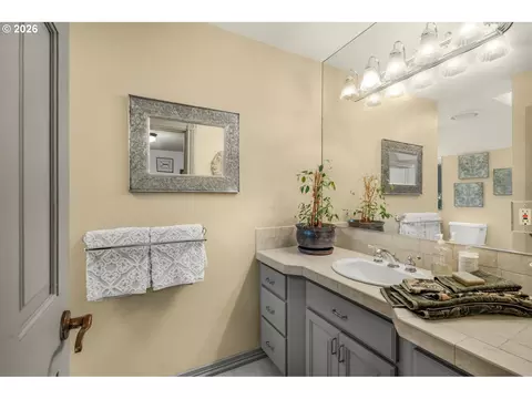 Bath - 3889 SE Saint Andrews Pl, Gresham, OR 97080 photo 5 of 6