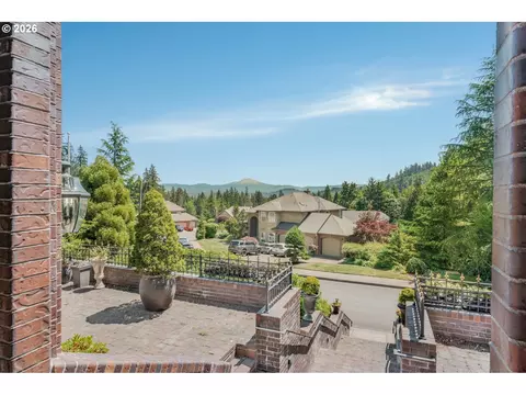 Exterior - 3889 SE Saint Andrews Pl, Gresham, OR 97080 photo 3 of 9
