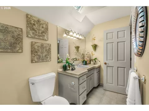 Bath - 3889 SE Saint Andrews Pl, Gresham, OR 97080 photo 6 of 6